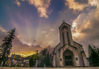 eglise-en-pierre-sapa